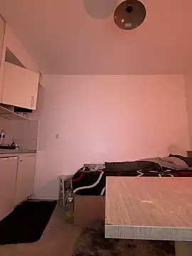 Snapshot of Renoirmonter chatting on April 11, 2026, 6:40 am Renoirmonter online show from April 11, 2026, 6:40 am