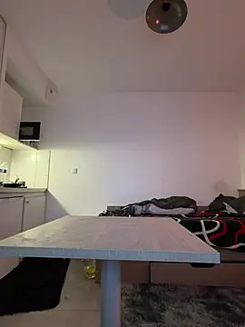 Snapshot of Renoirmonter chatting on April 12, 2026, 6:18 am Renoirmonter online show from April 12, 2026, 6:18 am