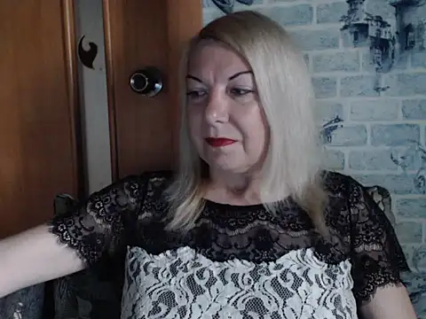 Lillia Ray online show from June 3, 2026, 2:33 pm
