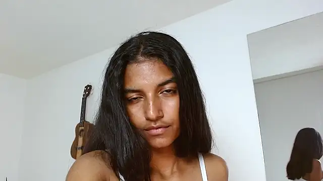 Snapshot of YuliethPetite chatting on March 16, 2025, 3:17 pm YuliethPetite online show from March 16, 2025, 3:17 pm