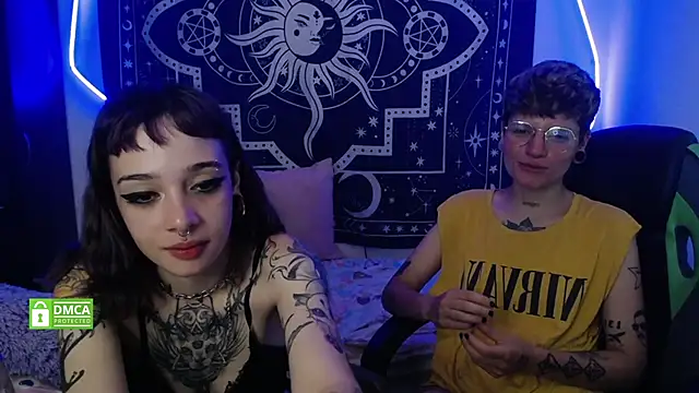 lovelockedlips online show from March 16, 2025, 9:49 am