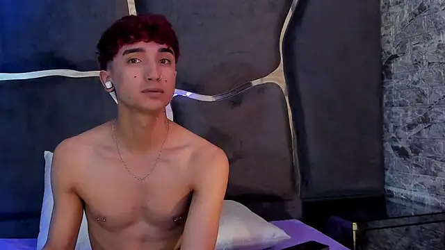 Snapshot of LauryAndNarem69 chatting on March 22, 2025, 3:09 pm LauryAndNarem69 online show from March 22, 2025, 3:09 pm