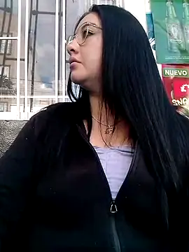 melisamoon  online show from March 17, 2025, 9:45 pm