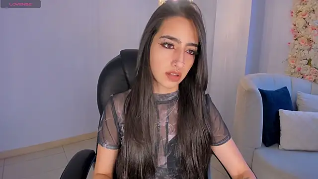 LarisaSmirnov online show from November 7, 2025, 4:23 am