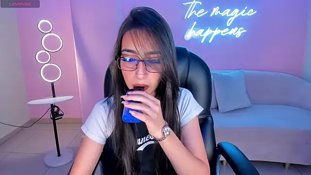 LarisaSmirnov online show from November 18, 2025, 3:23 am