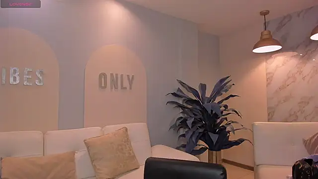 MaiaCollins online show from February 21, 2026, 4:52 pm