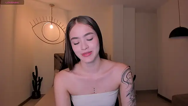 MaiaCollins online show from April 9, 2026, 5:29 pm