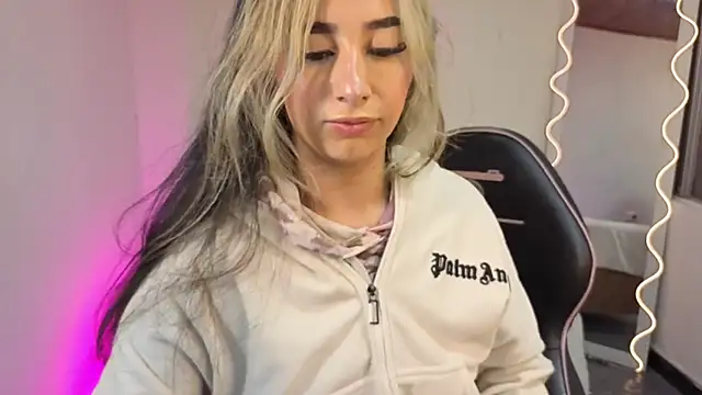 Malory tay1 online show from November 14, 2025, 11:42 am