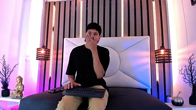 Snapshot of Jhojan_twink chatting on October 20, 2025, 12:38 pm Jhojan twink online show from October 20, 2025, 12:38 pm