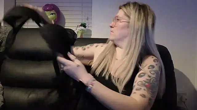 Snapshot of Sizzling_Indie36 chatting on February 1, 2026, 10:08 pm Sizzling Indie36 online show from February 1, 2026, 10:08 pm