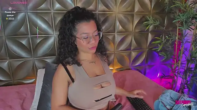 Dayanne campbelll online show from December 2, 2025, 9:32 pm