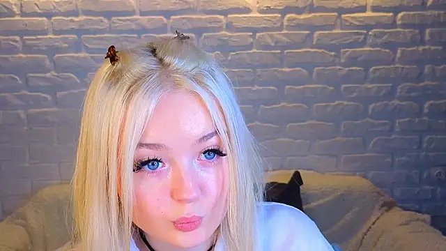 minigirl online show from March 19, 2025, 10:11 am