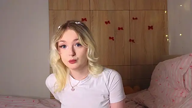 minigirl online show from February 18, 2026, 4:14 pm