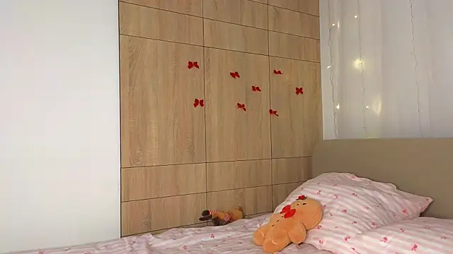 minigirl online show from February 26, 2026, 4:17 pm