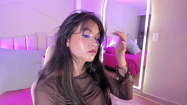 Snapshot of Eimmy_bm chatting on November 10, 2025, 7:24 pm Eimmy bm online show from November 10, 2025, 7:24 pm