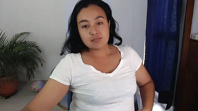 Snapshot of Themagicpotion chatting on July 17, 2026, 3:39 pm Themagicpotion online show from July 17, 2026, 3:39 pm