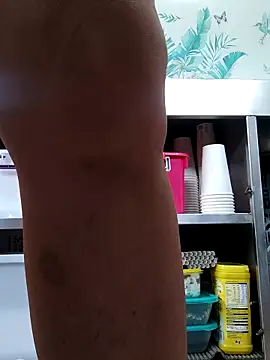 emiliemilf online show from November 14, 2025, 2:32 am