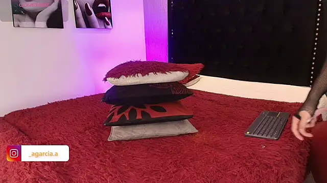 LiamWildx20 online show from November 9, 2025, 4:44 am