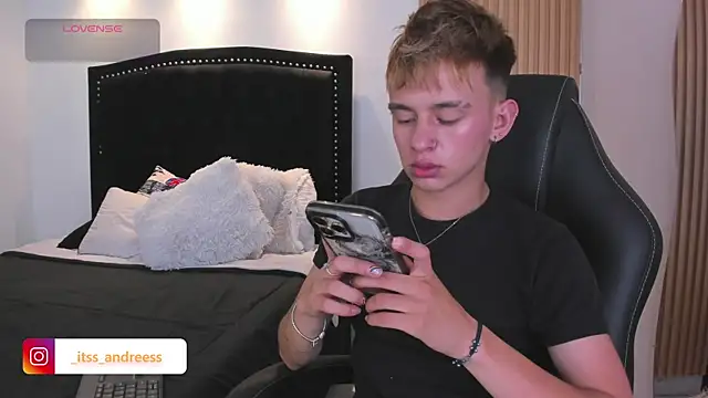 LiamWildx20 online show from July 12, 2026, 4:36 am