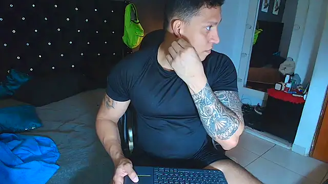 ethan dalton  online show from November 11, 2025, 3:28 am