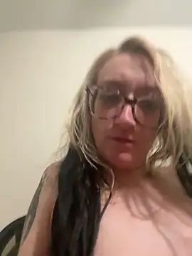 Kittaekatt online show from February 21, 2026, 12:39 pm