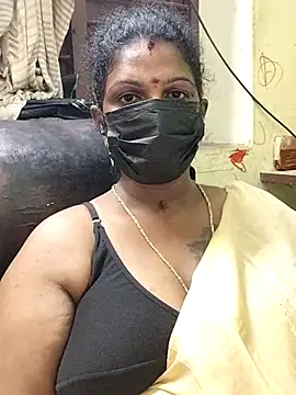 Snapshot of poojaa-rani chatting on November 4, 2025, 5:12 pm poojaa-rani online show from November 4, 2025, 5:12 pm