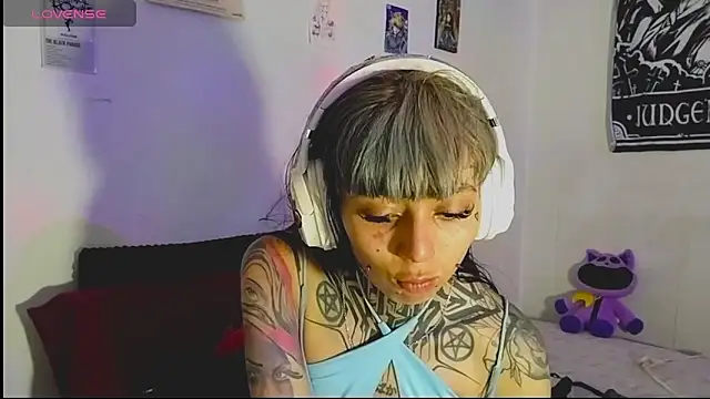 Snapshot of d3m0ny0_0 chatting on April 2, 2026, 5:05 am d3m0ny0 0 online show from April 2, 2026, 5:05 am