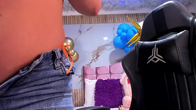 Snapshot of Nicolee19 chatting on October 2, 2025, 11:17 am Nicolee19 online show from October 2, 2025, 11:17 am