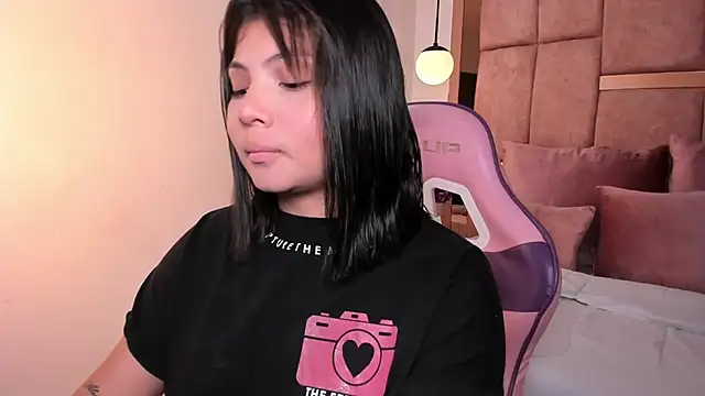 Snapshot of abby_roux chatting on February 4, 2026, 3:34 am abby roux online show from February 4, 2026, 3:34 am