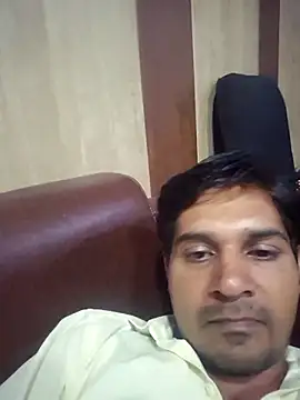 johnny8731 online show from April 29, 2026, 2:43 pm