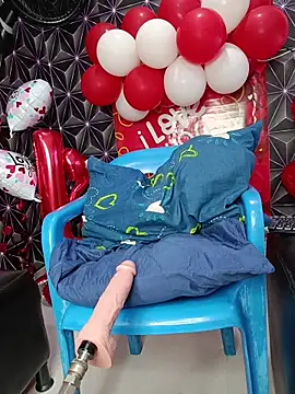 Snapshot of Megann_9 chatting on February 13, 2026, 12:45 pm Megann 9 online show from February 13, 2026, 12:45 pm