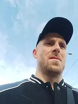 Snapshot of trainwithme chatting on October 25, 2025, 7:05 am trainwithme online show from October 25, 2025, 7:05 am