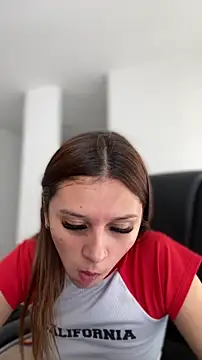 Snapshot of aliisonn__parker26 chatting on November 7, 2025, 5:13 pm aliisonn parker26 online show from November 7, 2025, 5:13 pm