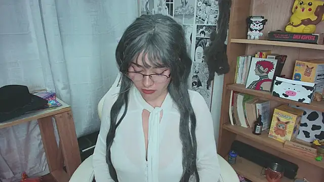 MitsuChan  online show from December 3, 2025, 3:25 am