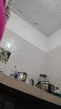 Elowyn online show from December 4, 2025, 8:17 pm