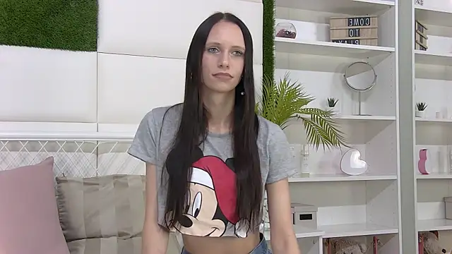 Snapshot of TaraHarris chatting on November 7, 2025, 12:27 pm TaraHarris online show from November 7, 2025, 12:27 pm