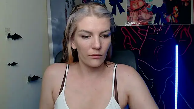 VanessaRey  online show from May 13, 2026, 3:20 pm