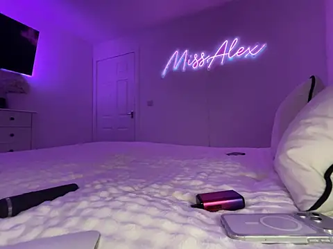 Missalex xo online show from February 4, 2026, 9:42 pm