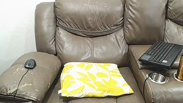 Snapshot of AriesCake chatting on February 23, 2026, 9:56 pm AriesCake online show from February 23, 2026, 9:56 pm