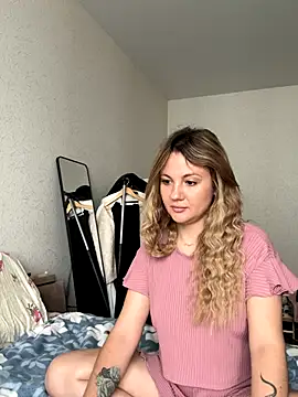 Snapshot of mollygirll chatting on October 3, 2025, 9:17 am mollygirll online show from October 3, 2025, 9:17 am