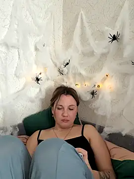 Snapshot of mollygirll chatting on October 22, 2025, 9:09 am mollygirll online show from October 22, 2025, 9:09 am