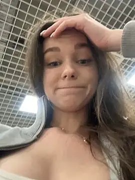 MilaBee online show from January 10, 2026, 11:12 am