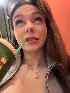 MilaBee online show from February 21, 2026, 11:22 am