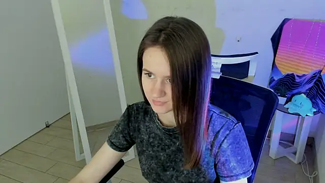 Snapshot of Catherine_e chatting on October 2, 2025, 6:15 pm Catherine e online show from October 2, 2025, 6:15 pm