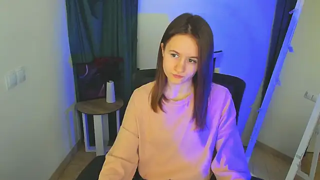 Snapshot of Catherine_e chatting on October 5, 2025, 6:28 pm Catherine e online show from October 5, 2025, 6:28 pm