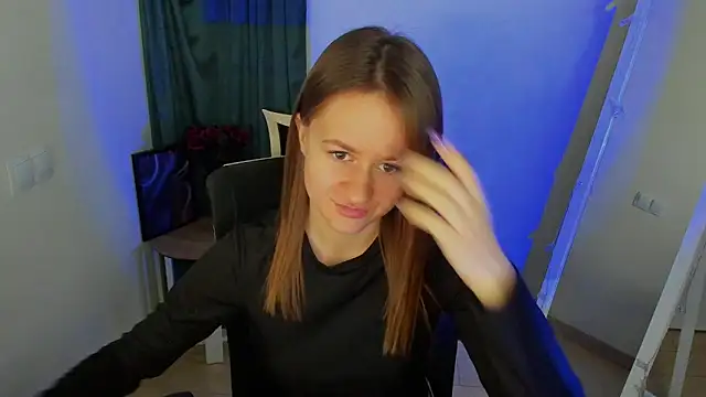 Snapshot of Catherine_e chatting on October 27, 2025, 7:40 pm Catherine e online show from October 27, 2025, 7:40 pm