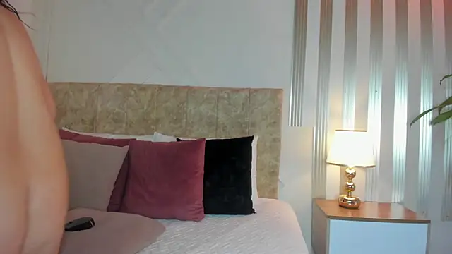 angelinarouse  online show from October 20, 2025, 12:44 am