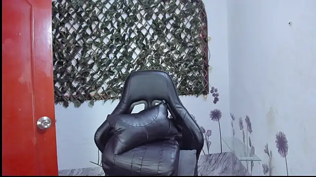 Snapshot of Sarahbrowm_ chatting on September 25, 2025, 6:00 pm Sarahbrowm online show from September 25, 2025, 6:00 pm