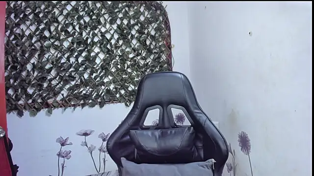 Snapshot of Sarahbrowm_ chatting on October 5, 2025, 6:28 pm Sarahbrowm online show from October 5, 2025, 6:28 pm