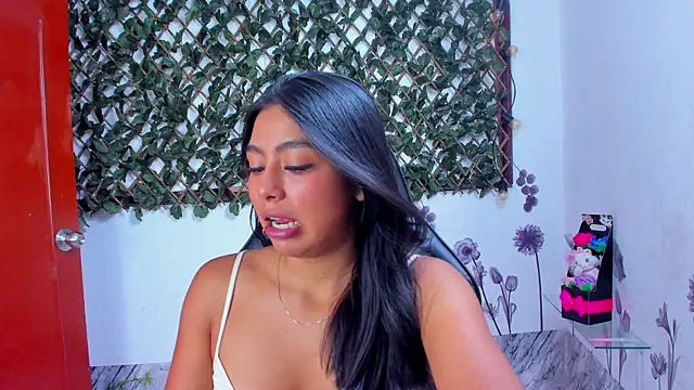 Snapshot of Sarahbrowm_ chatting on November 10, 2025, 7:57 pm Sarahbrowm online show from November 10, 2025, 7:57 pm